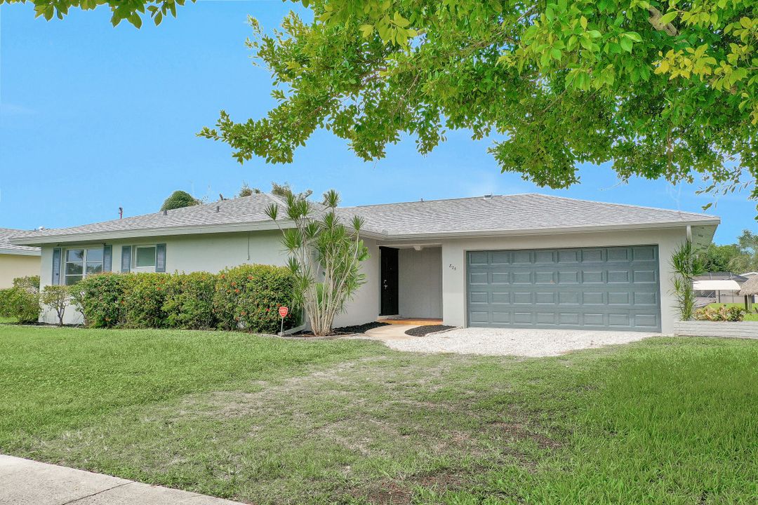 825 Lucerne Pkwy, Cape Coral, FL 33904