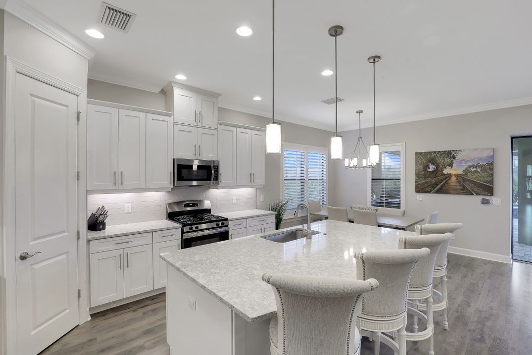 8673 Dilillo Ct, Naples, FL 34119