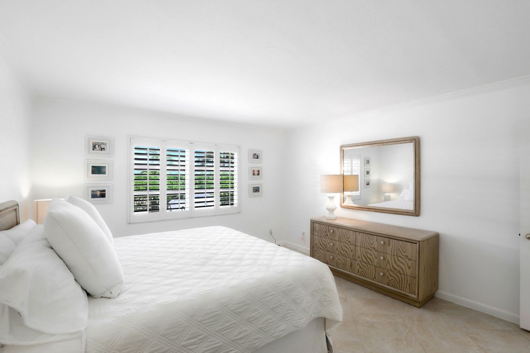 2900 Gulf Shore Blvd N #102, Naples, FL 34103