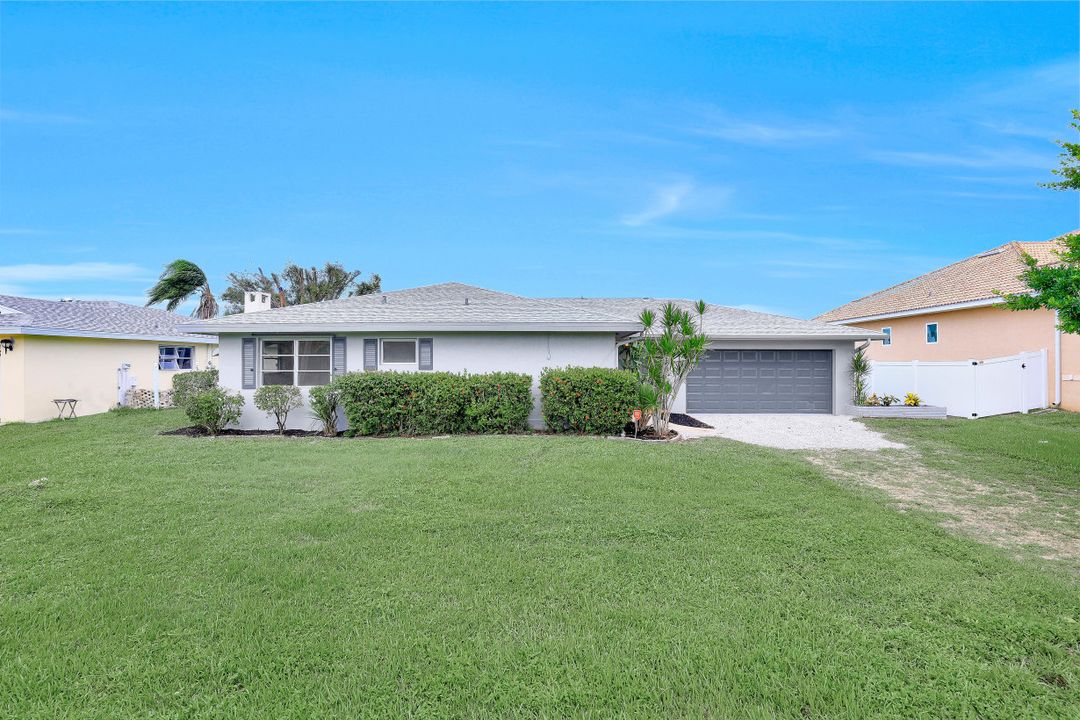 825 Lucerne Pkwy, Cape Coral, FL 33904