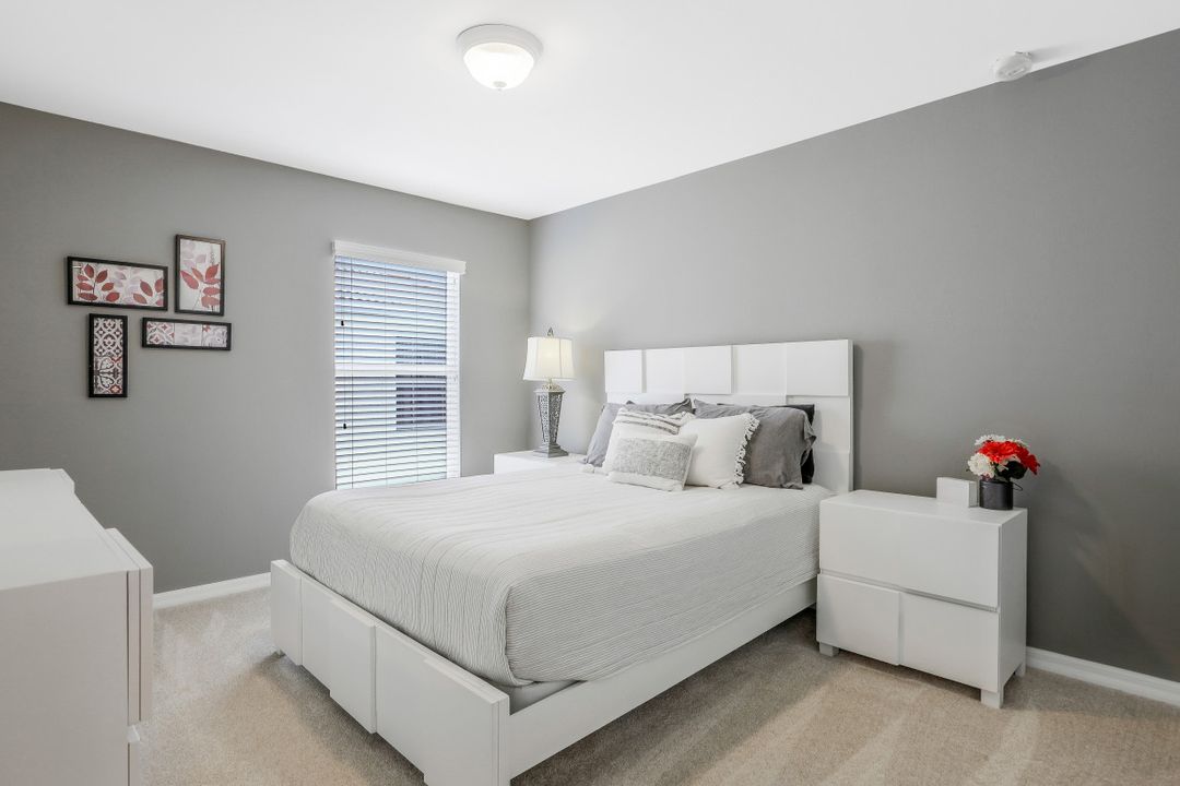 2039 Sagebrush Cir, Naples, FL 34120