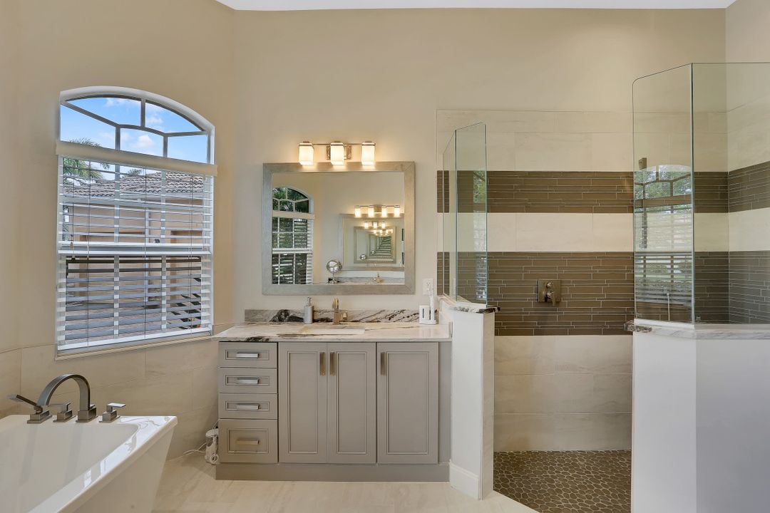 10256 Avonleigh Dr, Bonita Springs, FL 34135