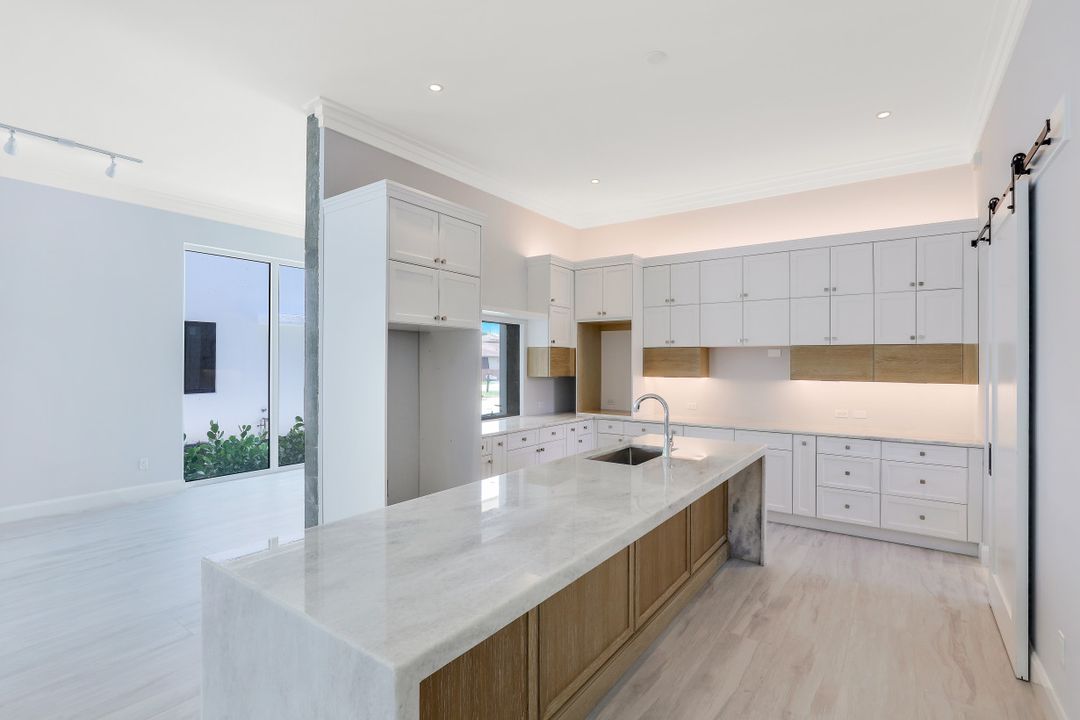 859 92nd Ave N, Naples, FL 34108