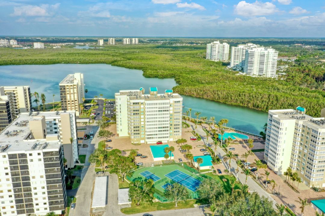 21 Bluebill Ave #603, Naples, FL 34108