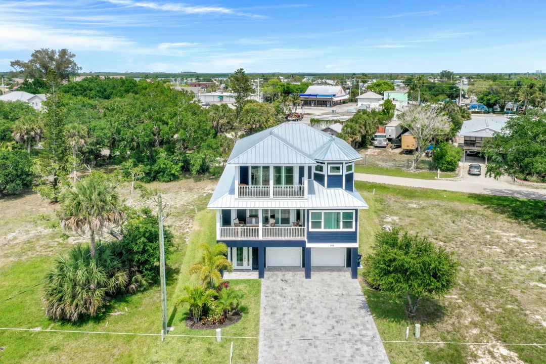 816 San Carlos Dr, Fort Myers Beach, FL 33931