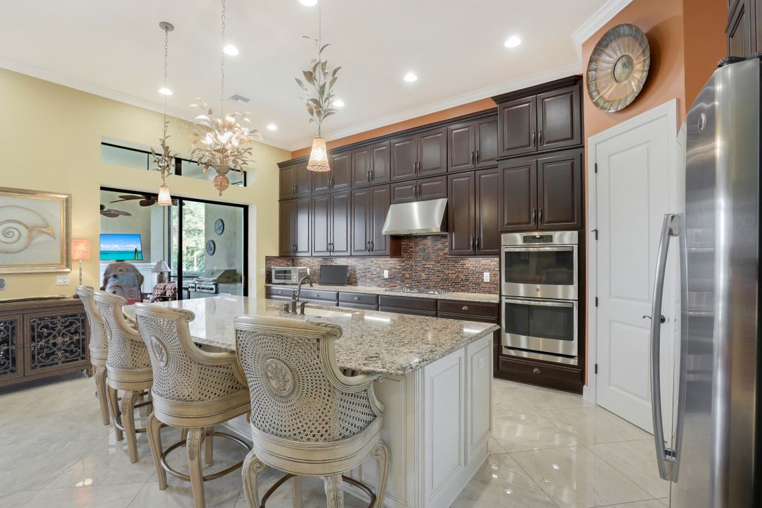 8651 Amour Ct, Naples, FL 34119