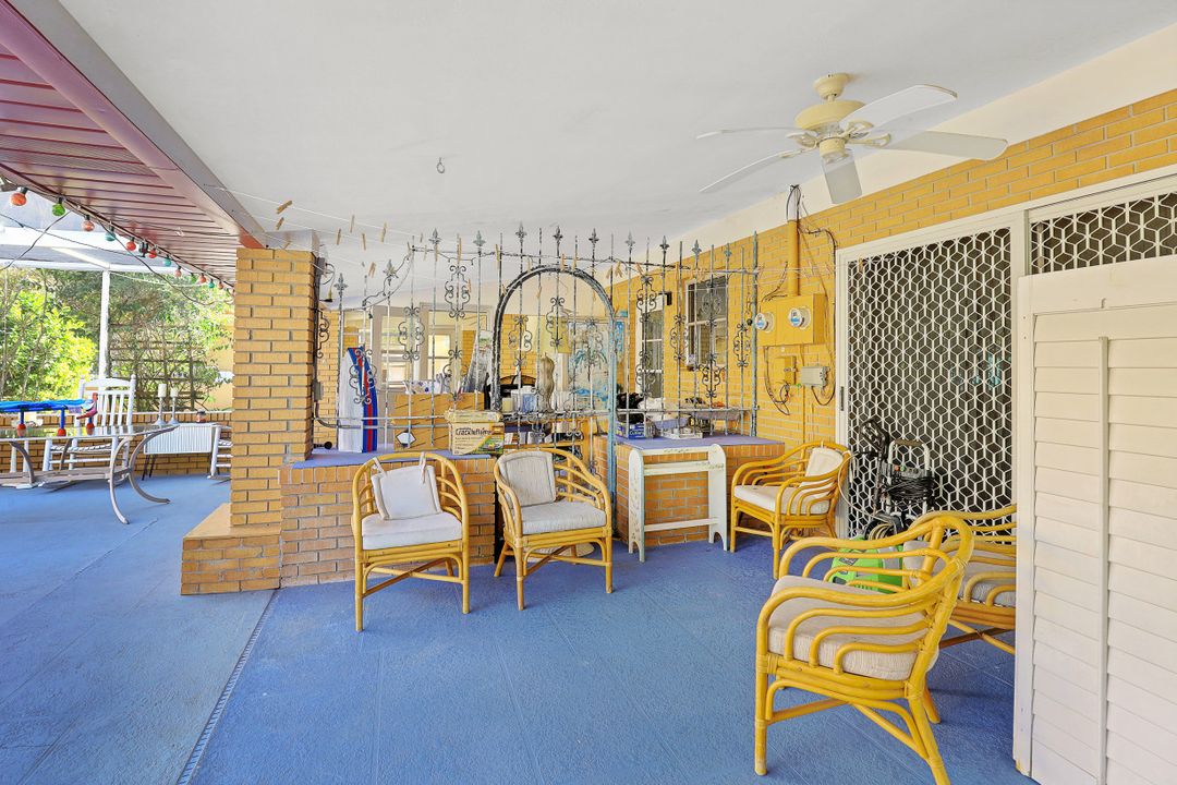 10442 Vanderbilt Dr, Naples, FL 34108