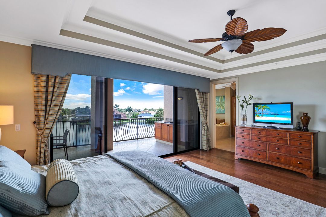 10620 Gulf Shore Dr #401, Naples, FL 34108