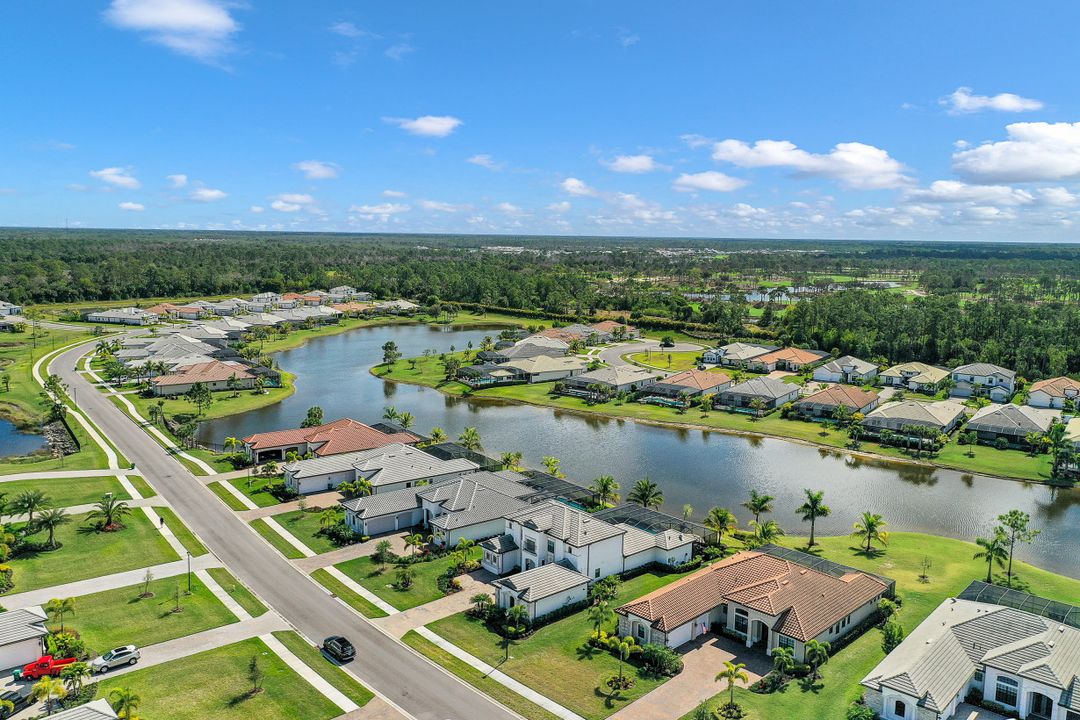 2296 Somerset Pl, Naples, FL 34120