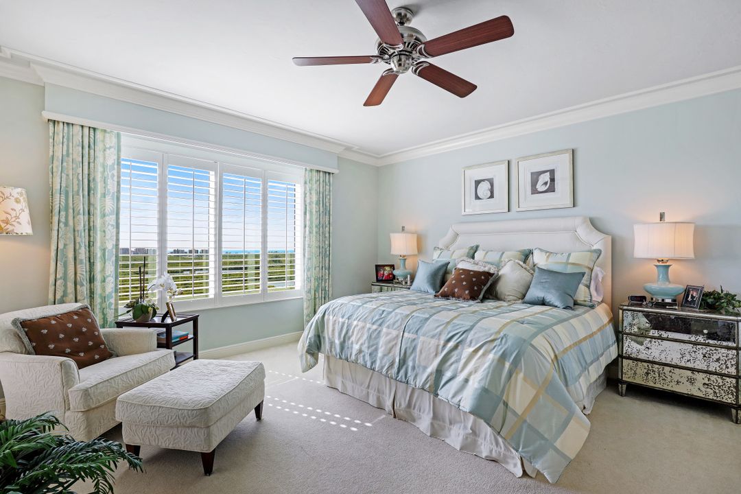 445 Cove Tower Dr #1402, Naples, FL 34110