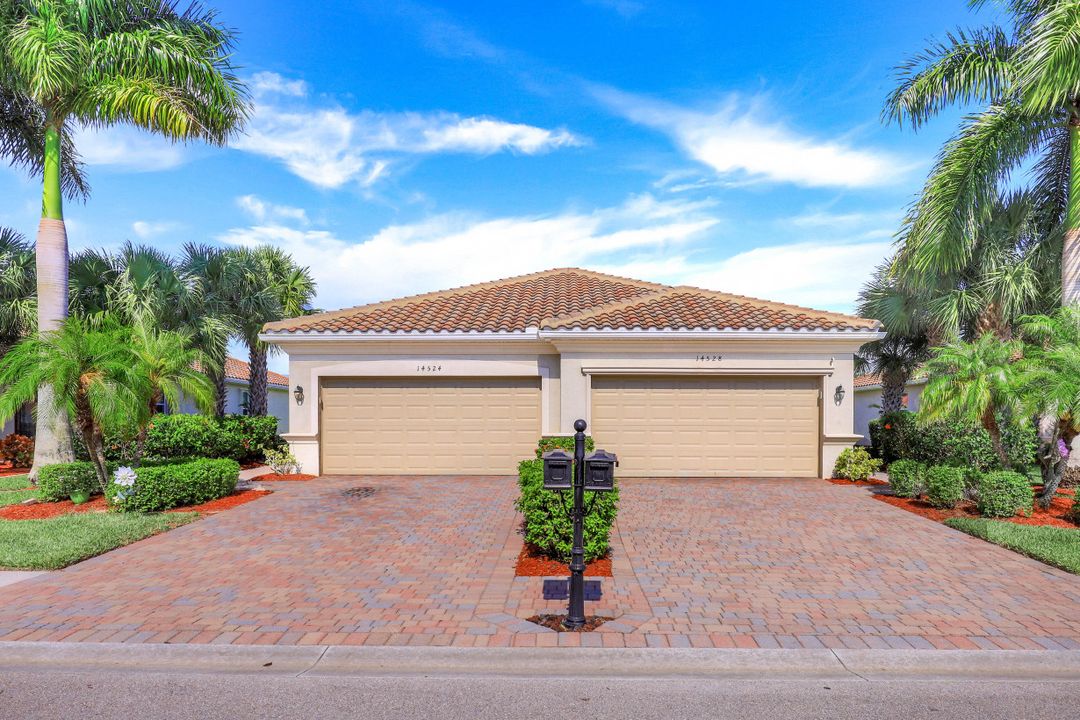 14528 Grapevine Dr, Naples, FL 34114