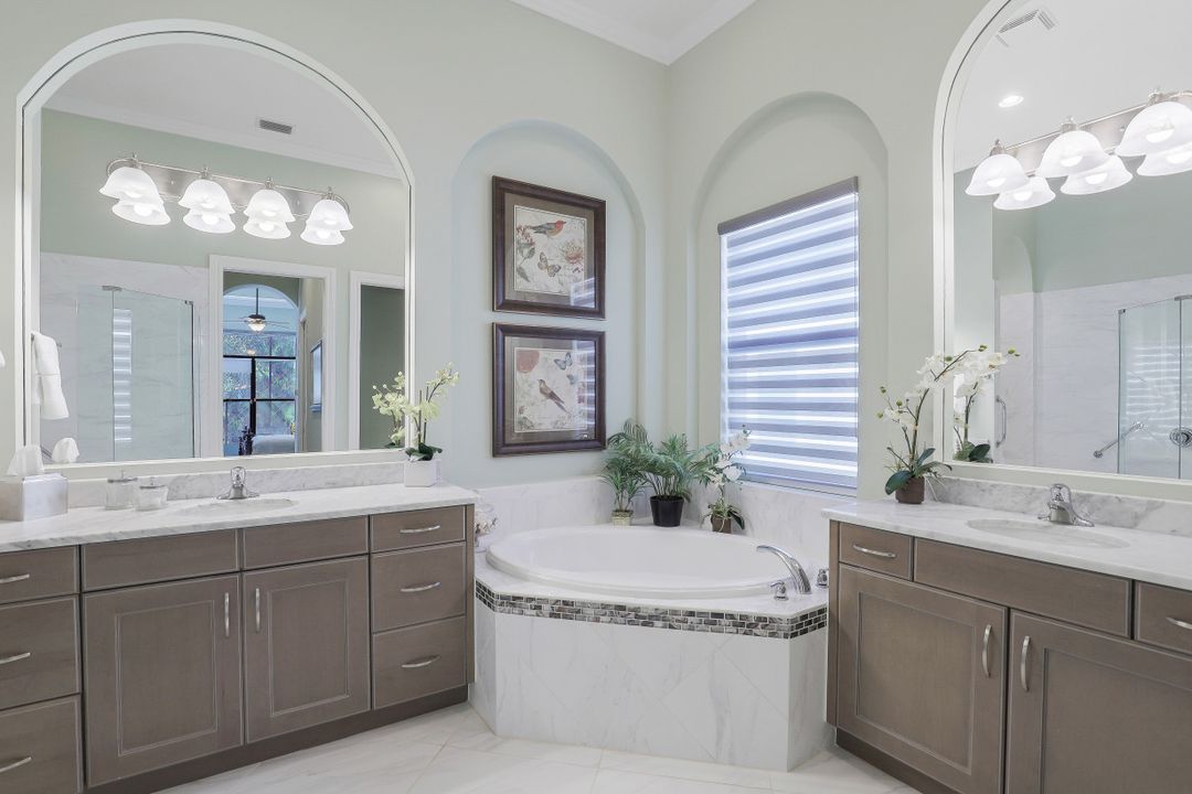 7497 Lantana Cir, Naples, FL 34119