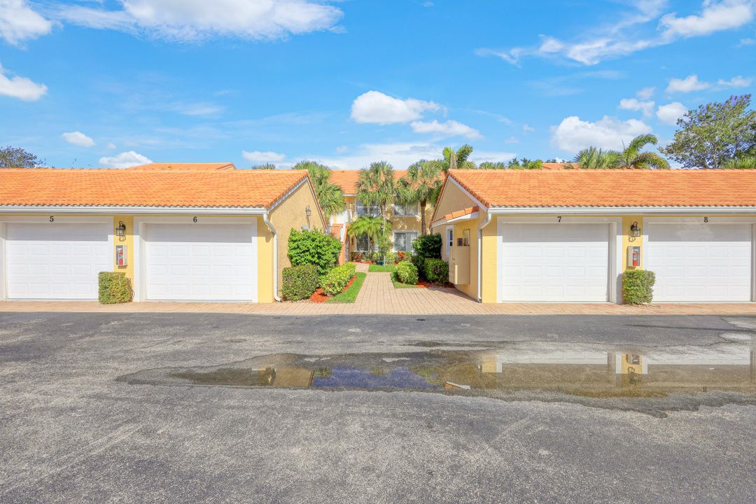 2365 Bayou Ln #4, Naples, FL 34112
