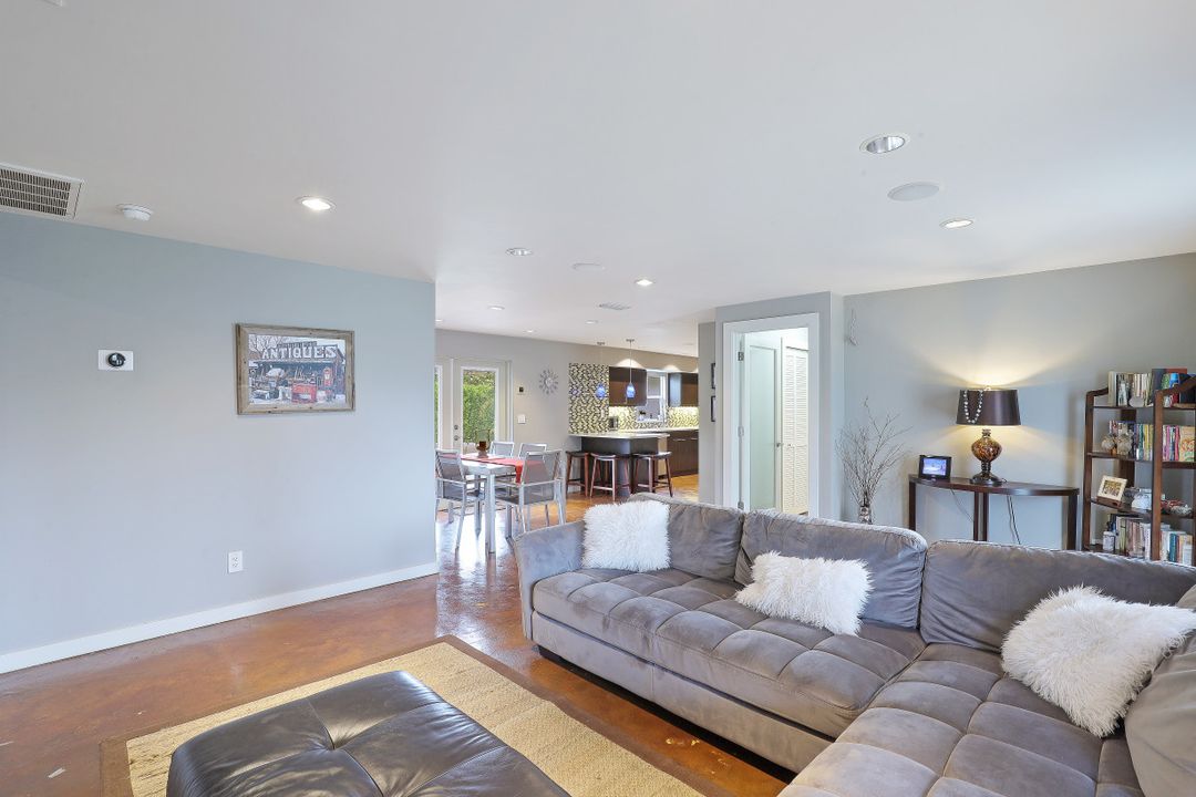 2697 Outrigger Ln, Naples, FL 34104