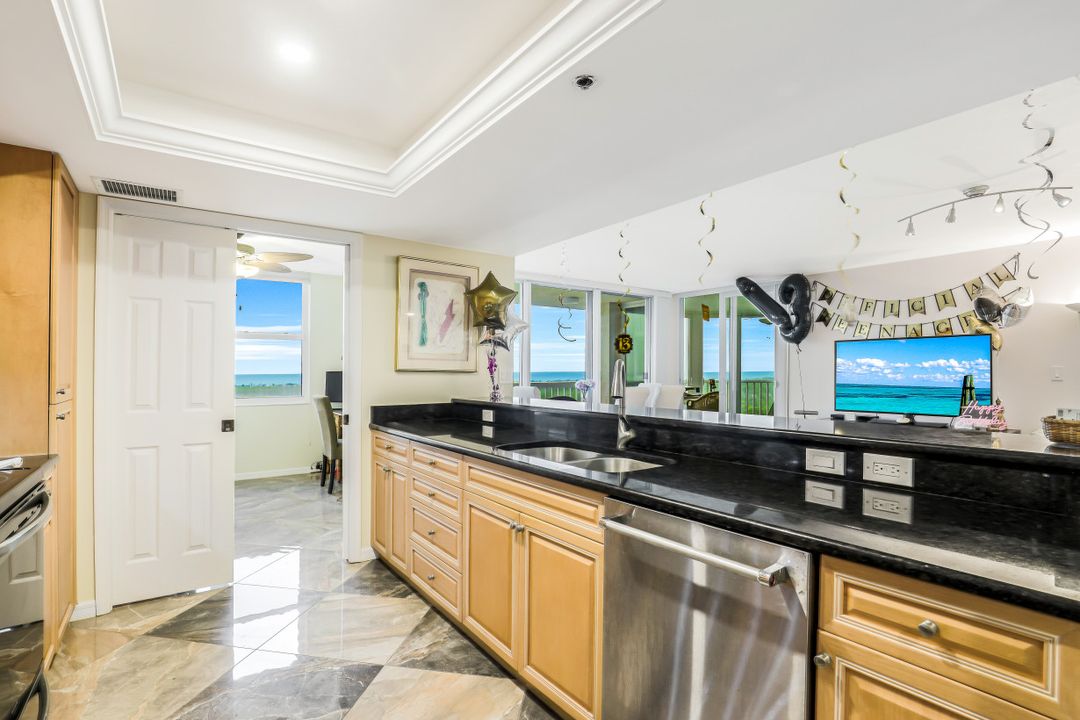 6585 Nicholas Blvd #703, Naples, FL 34108