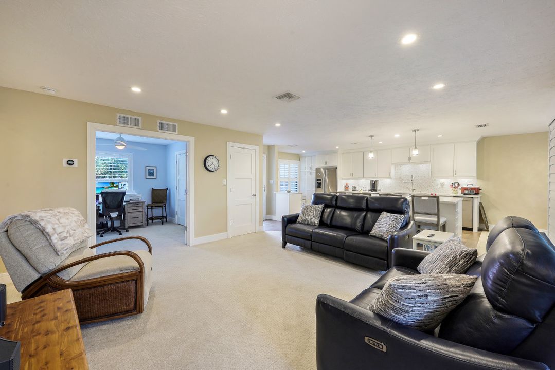 812 10th Ave S #812, Naples, FL 34102