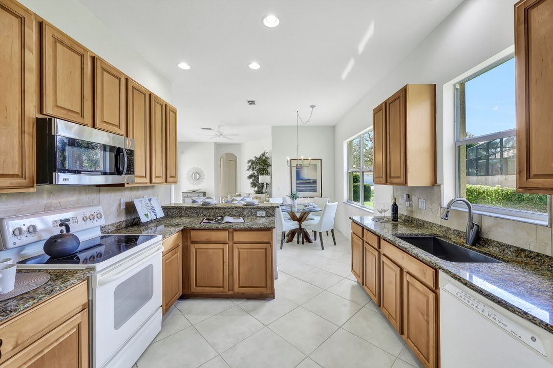 6104 Highwood Park Ln, Naples, FL 34110