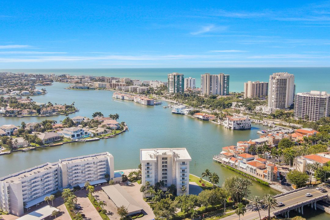 250 Park Shore Dr #103, Naples, FL 34103