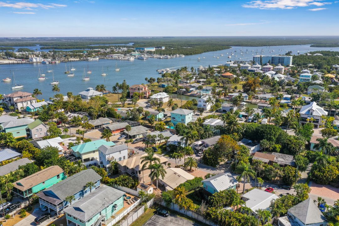 217 Miramar St, Fort Myers Beach, FL 33931