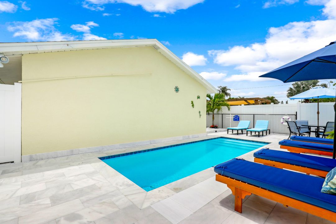 698 105th Ave N, Naples, FL 34108