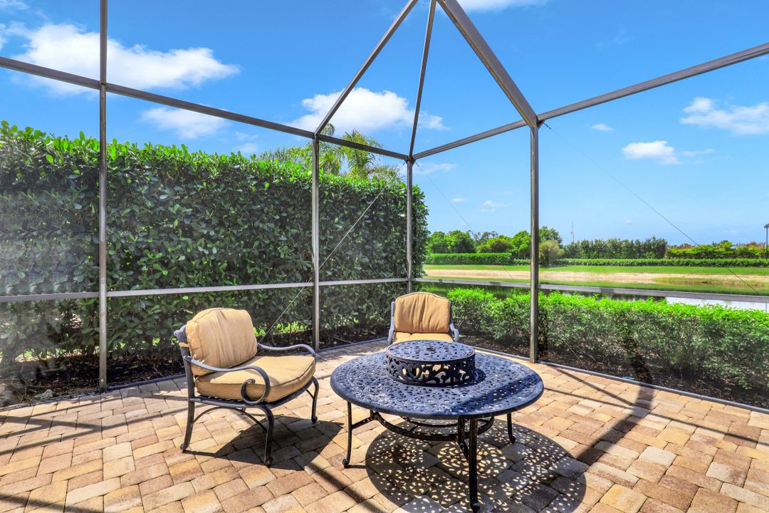 9746 Nickel Ridge Cir, Naples, FL 34120