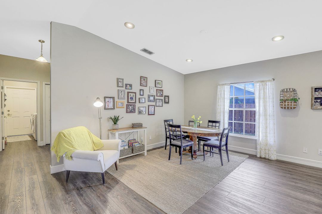 206 Kirtland Dr, Naples, FL 34110