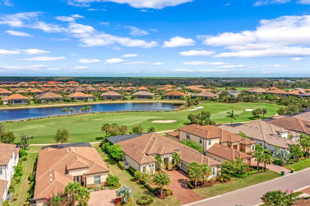 9067 Sorreno Ct, Naples, FL 34114