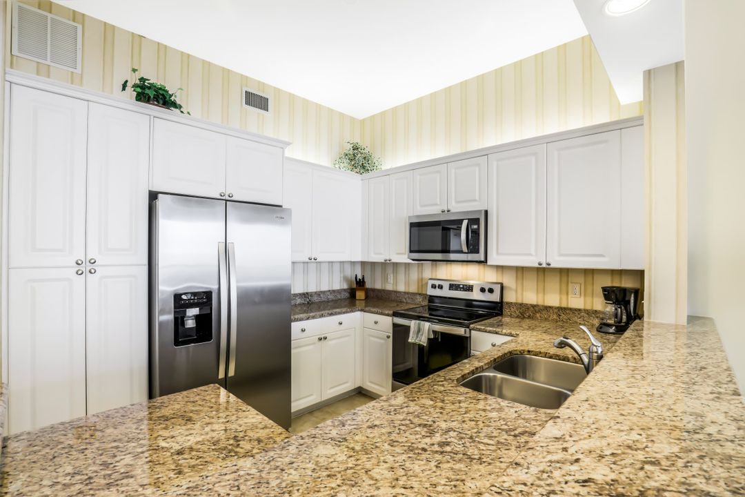 470 Launch Circle #603, Naples, FL 34108