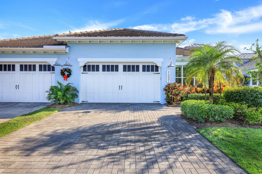 7007 Dominica Dr, Naples, FL 34113