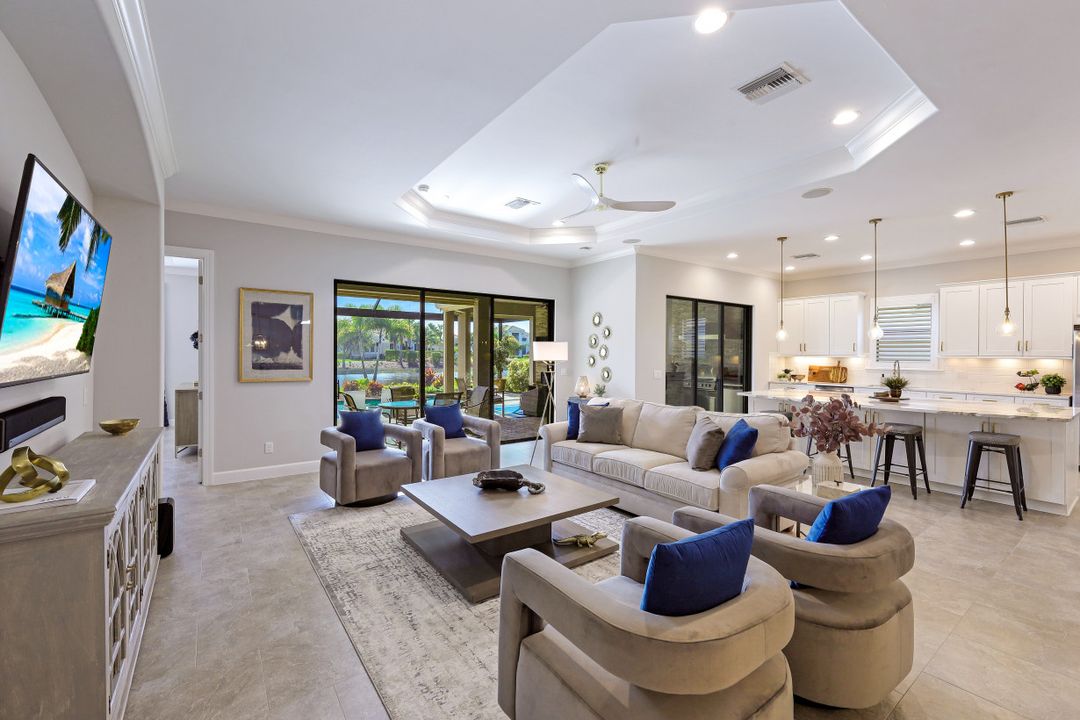 9243 Rialto Ln, Naples, FL 34119