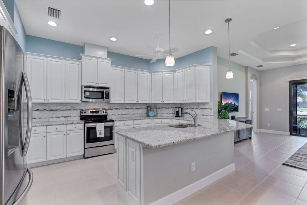 9124 Isla Bella Cir, Bonita Springs, FL 34135