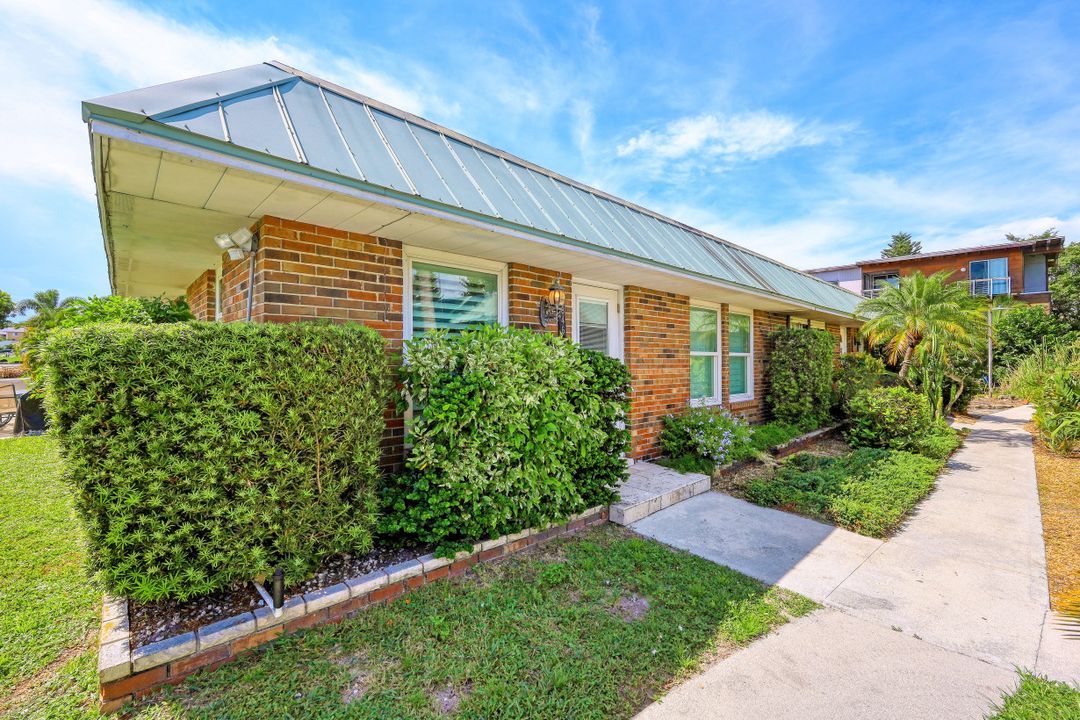 2846 Arbutus St #C2, Naples, FL 34112