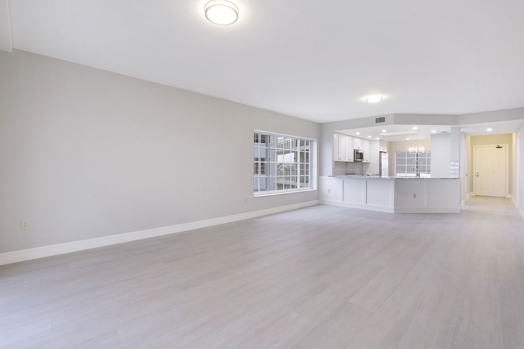 13105 Vanderbilt Dr #505, Naples, FL 34110