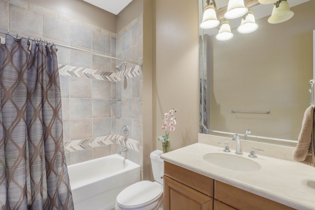 525 Avellino Isles Cir #33201, Naples, FL 34119