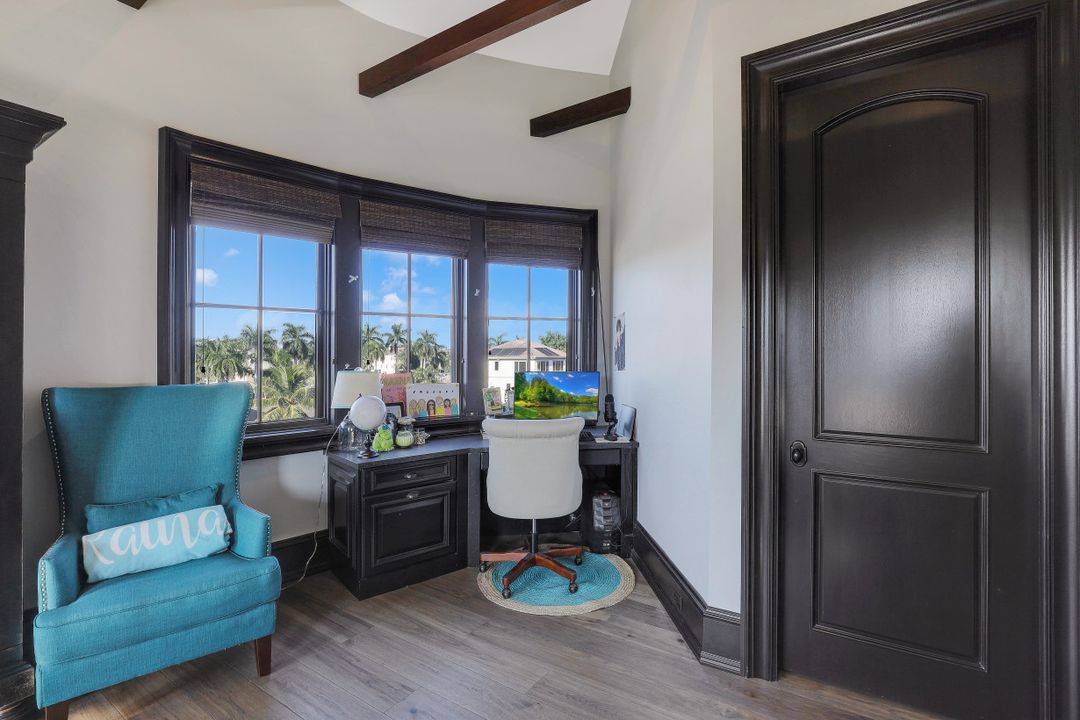 10080 Gulf Shore Dr, Naples, FL 34108