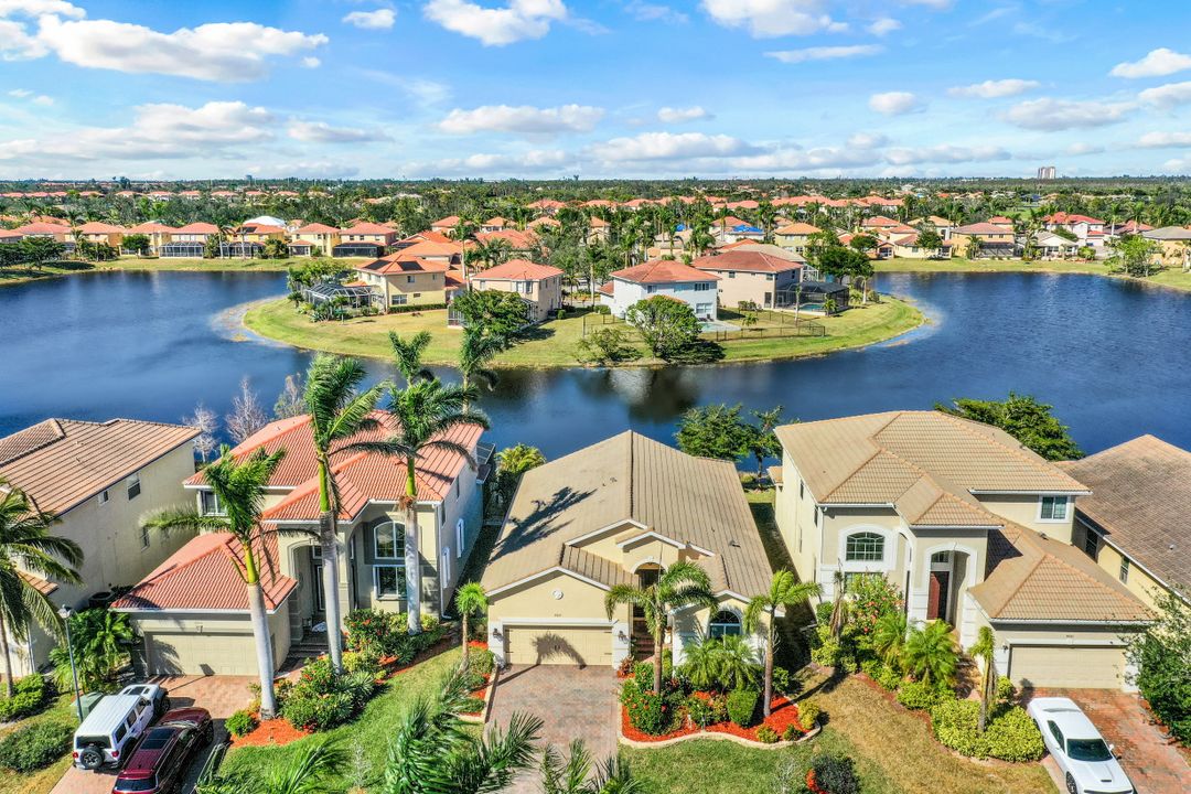 8615 Sumner Ave, Fort Myers, FL 33908