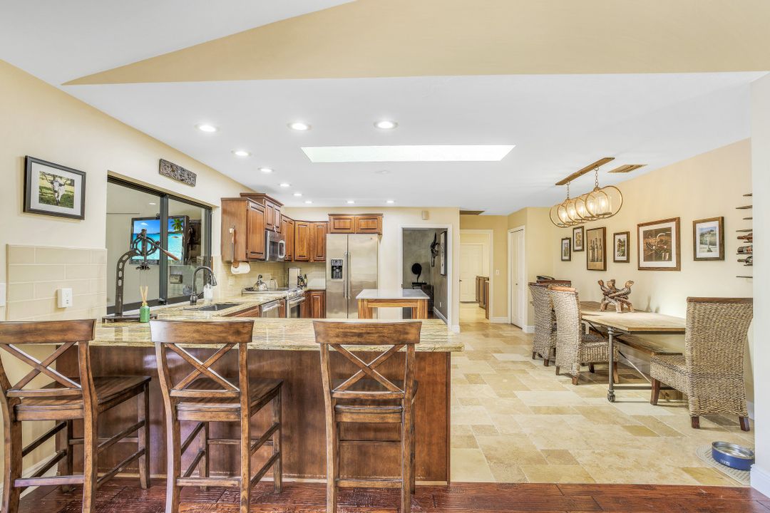 6846 Trail Blvd, Naples, FL 34108