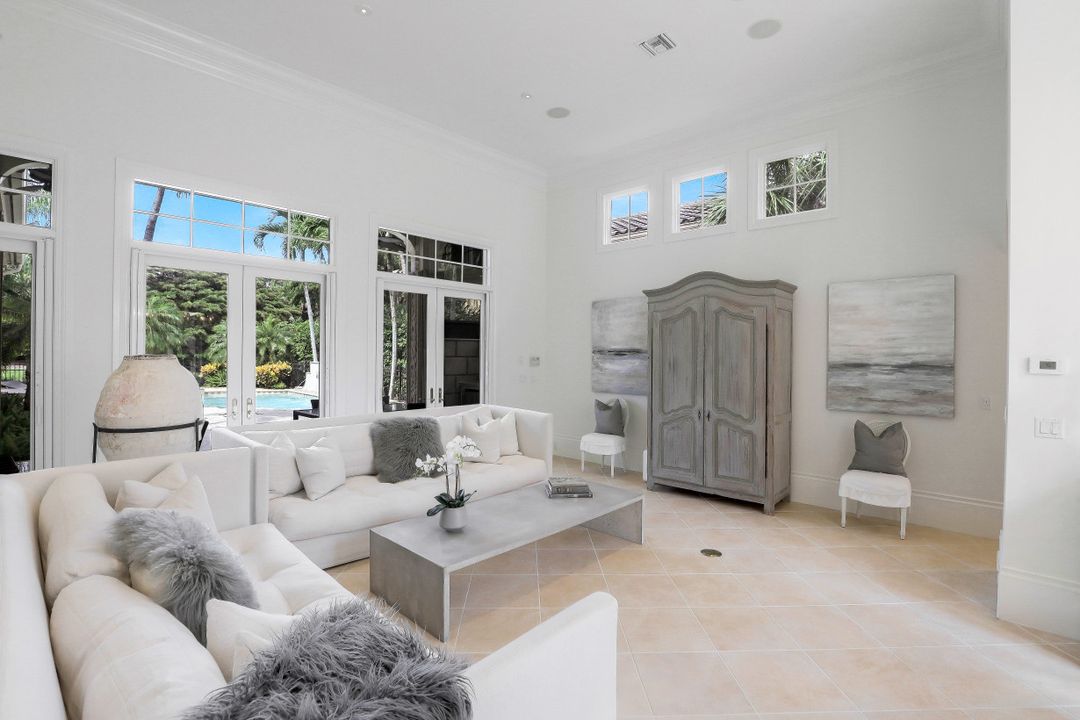 15655 Villoresi Way, Naples, FL 34110