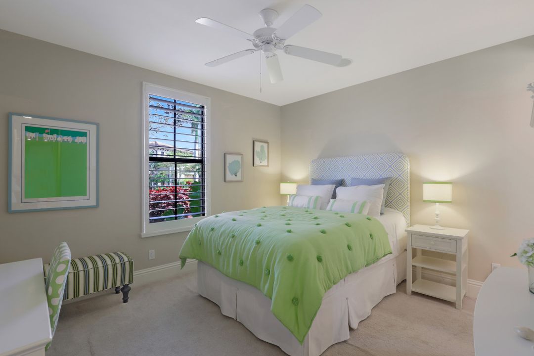 7915 Cordoba Pl, Naples, FL 34113