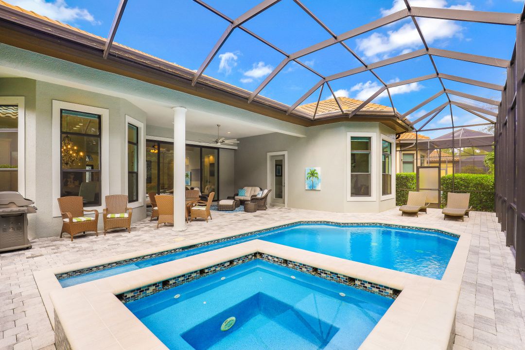 7497 Lantana Cir, Naples, FL 34119