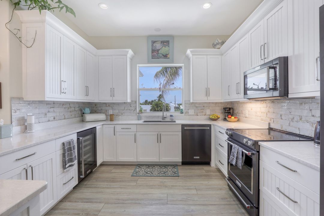 147 San Salvador St, Naples, FL 34113