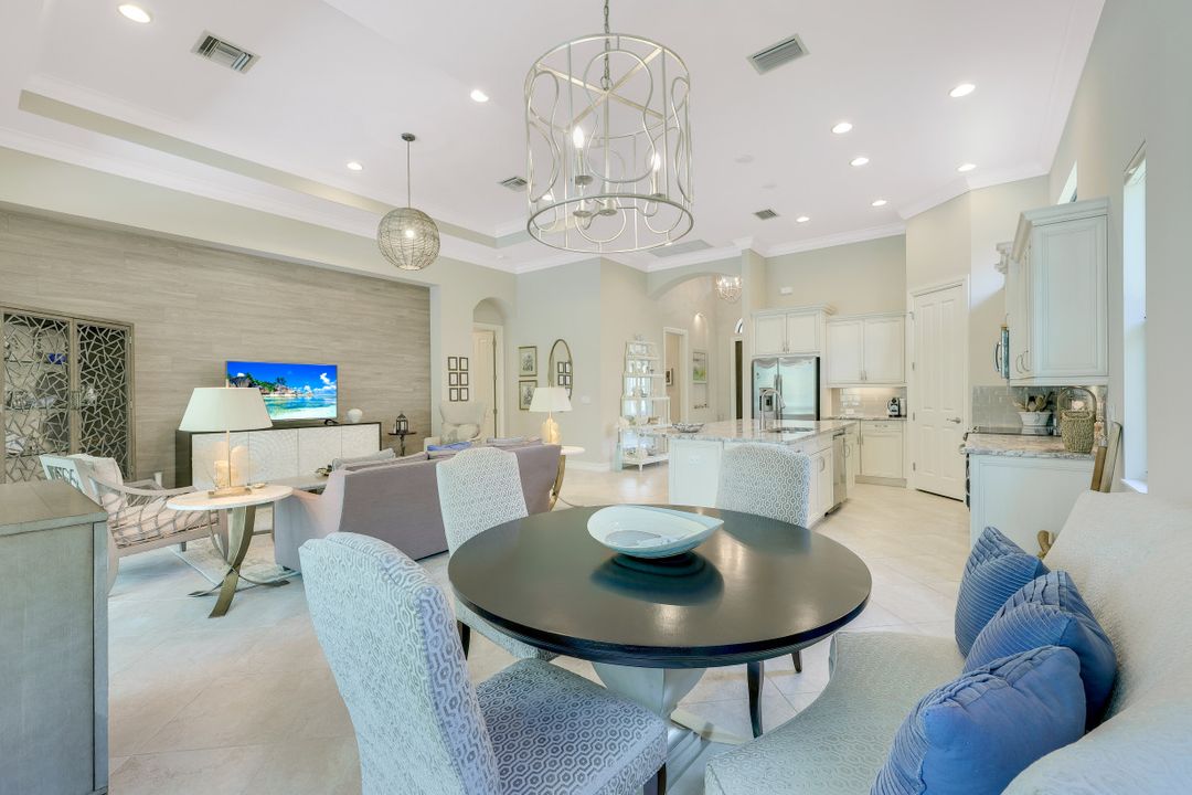 7375 Lantana Cir, Naples, FL 34119