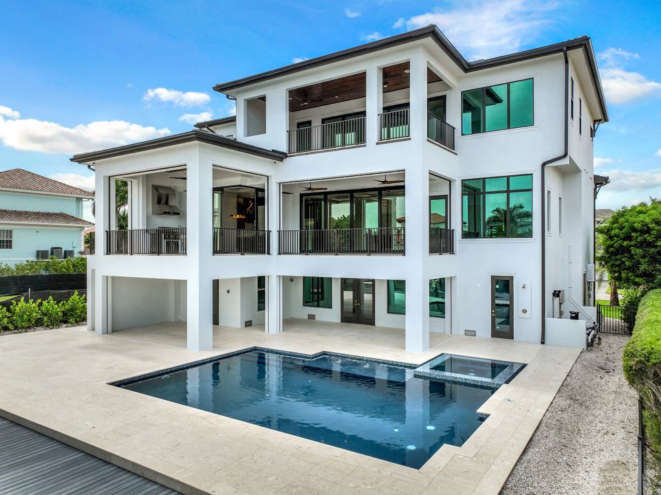 241 Egret Ave, Naples, FL 34108