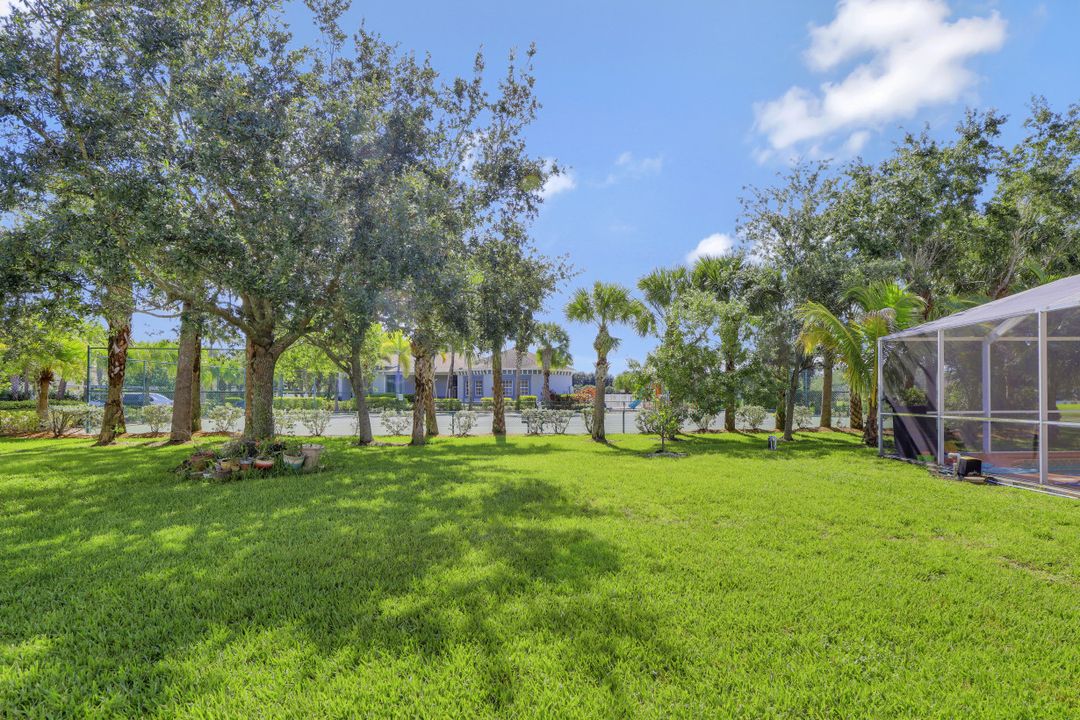 8752 Fawn Ridge Dr, Fort Myers, FL 33912