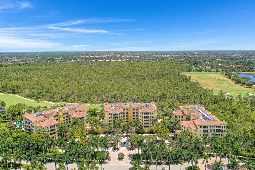 2738 Tiburon Blvd E #B-406, Naples, FL 34109