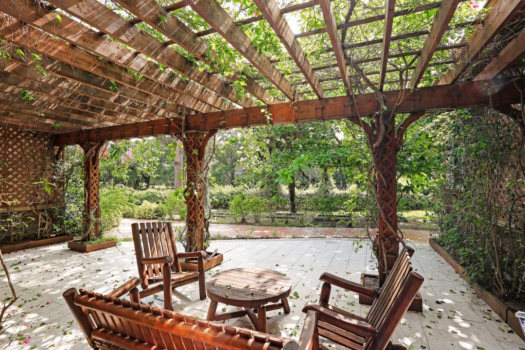 5610 Bur Oaks Ln, Naples, FL 34119