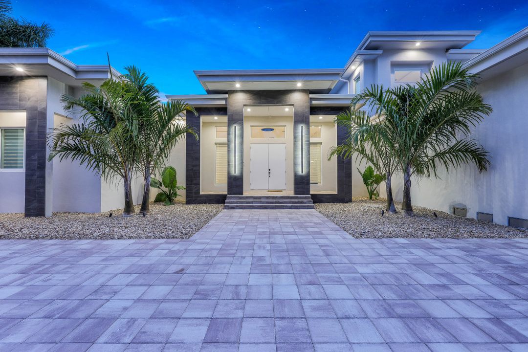 5232 Seminole Ct, Cape Coral, FL 33904