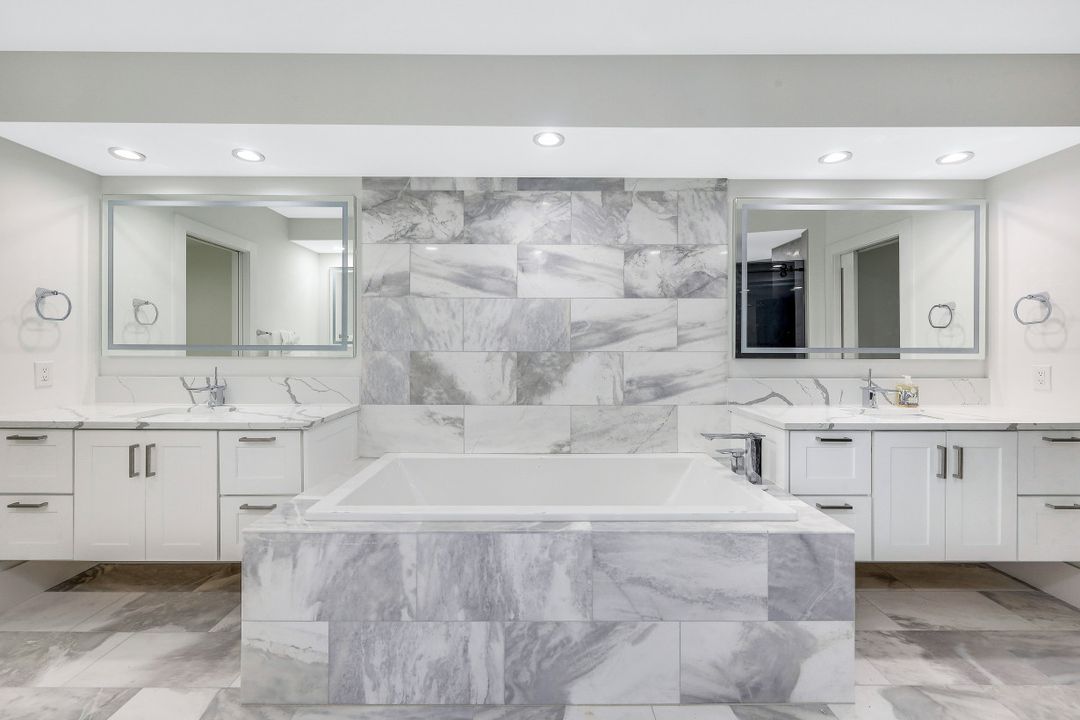 8171 Bay Colony Dr #1602, Naples, FL 34108