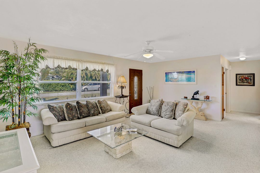 658 97th Ave N, Naples, FL 34108