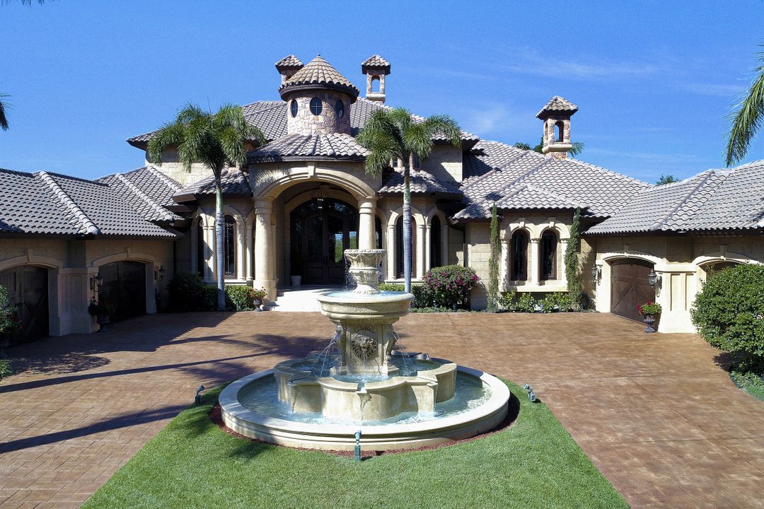 6411 Highcroft Dr, Naples, FL 34119